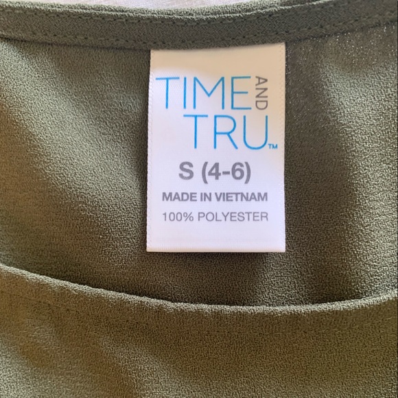 ✨Time and Tru Women’s Green Blouse Size 4-6 - Picture 6 of 6